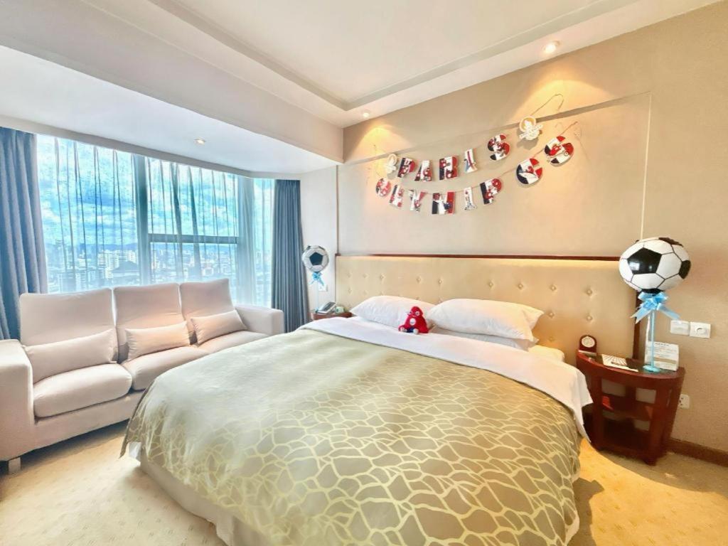 Nanchang Galactic Peace International Hotel Exterior photo